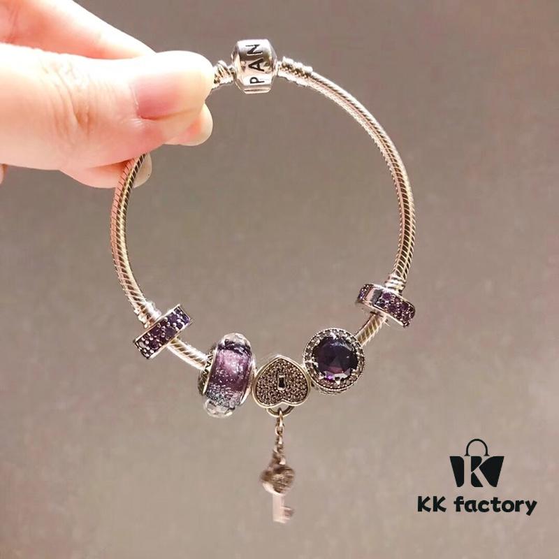 Pandora Pandora Silver Deep Purple Heart Key New Arrival! Highest Quality on Market, Supports Counter Cleaning! Made with Counter Materials for Perfect 1:1 Replication! Imported Original Thai Silver Wire with Deep Purple Glass, Sparkling Deep Purple Cat's Eye, Sparkling Purple Clasp, Heart Key Pendant. S925 Silver Comes with Official Packaging!