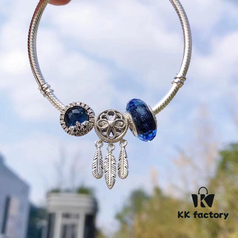 Pandora Pandora Blue Dream Catcher New Arrival! Made with counter materials, perfectly crafted one-to-one, quality comparable to counter! Brilliant blue faceted glass, sparkling snowflake diamond ❄️ cat's eye, meaningful dream catcher pendant paired with classic heart 💗 snake bone chain design. S925 silver comes with counter packaging! 🍃🌺