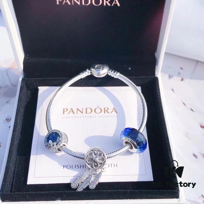 Pandora Pandora Blue Dream Catcher New Arrival! Made with counter materials, perfectly crafted one-to-one, quality comparable to counter! Brilliant blue faceted glass, sparkling snowflake diamond ❄️ cat's eye, meaningful dream catcher pendant paired with classic heart 💗 snake bone chain design. S925 silver comes with counter packaging! 🍃🌺