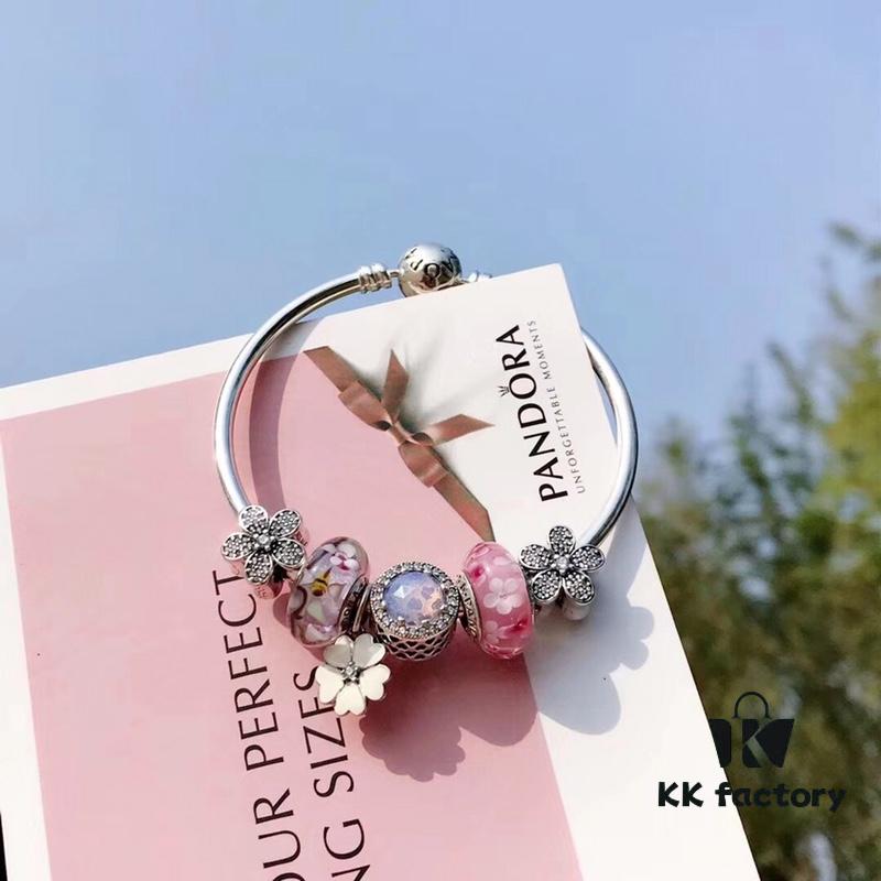 Pandora Pink and Purple Two-Tone Flower Shiny Daisy New Arrival! Crafted with authentic boutique materials, perfectly replicated in 1:1 quality, comparable to official store standards!