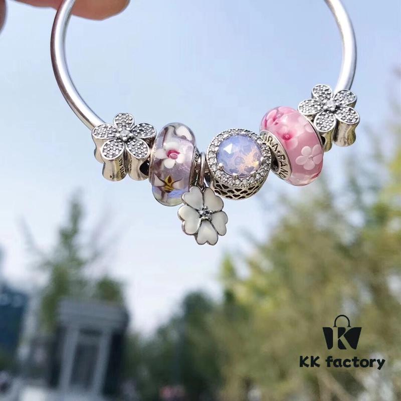 Pandora Pink and Purple Two-Tone Flower Shiny Daisy New Arrival! Crafted with authentic boutique materials, perfectly replicated in 1:1 quality, comparable to official store standards!