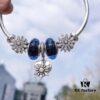 Pandora Icy Blue Snowflake ❄️ New Arrival! Premium Replica with Authentic Materials – Sparkling Faceted Glass, Rhinestone Snowflakes, Heart-shaped Snowflake Charm, Classic Open Bangle Design in S925 Silver with Official Packaging