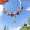 Pandora Romantic Purple Eiffel Tower Tower 🗼 New Arrival! Made with counter-grade materials, perfectly crafted at a 1:1 ratio, quality comparable to official store products! Features purple faceted glass beads, purple sparkling forget-me-not stones, fully diamond-paved five-petal flower beads, rose-purple sparkling diamond beads, paired with the iconic Eiffel Tower 🗼 pendant. Comes with S925 silver and original boutique packaging!