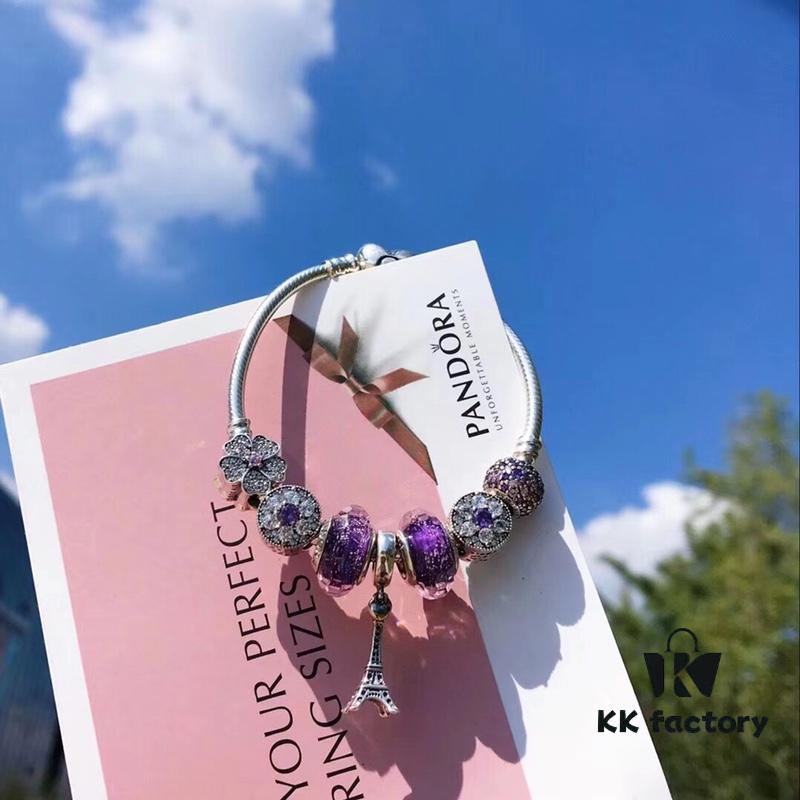 Pandora Romantic Purple Eiffel Tower Tower 🗼 New Arrival! Made with counter-grade materials, perfectly crafted at a 1:1 ratio, quality comparable to official store products! Features purple faceted glass beads, purple sparkling forget-me-not stones, fully diamond-paved five-petal flower beads, rose-purple sparkling diamond beads, paired with the iconic Eiffel Tower 🗼 pendant. Comes with S925 silver and original boutique packaging!