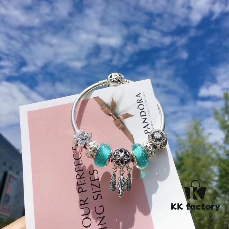 Pandora Night Glow Mint Dreamcatcher New Arrival! Crafted with authentic boutique materials, perfectly replicated to match retail quality. Features glow-in-the-dark mint glass beads, fully diamond-paved daisy flower spacers, lucky coin charm, daisy enamel separators, paired with a meaningful dreamcatcher pendant. Made in S925 silver and comes with official boutique packaging!