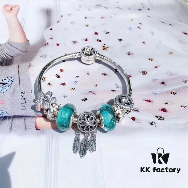 Pandora Night Glow Mint Dreamcatcher New Arrival! Crafted with authentic boutique materials, perfectly replicated to match retail quality. Features glow-in-the-dark mint glass beads, fully diamond-paved daisy flower spacers, lucky coin charm, daisy enamel separators, paired with a meaningful dreamcatcher pendant. Made in S925 silver and comes with official boutique packaging!