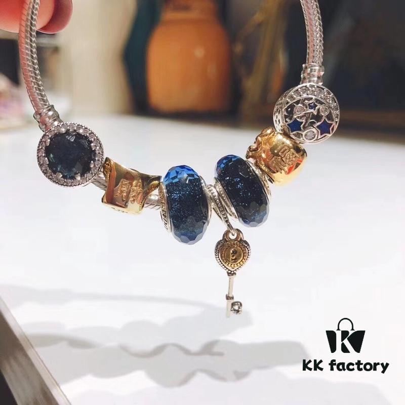 Pandora Pandora Silver Wire Sparkling Blue Key 🔑 New Arrival! Perfectly crafted with boutique materials, one-to-one replication, quality comparable to official store products! Nocturnal silver wire with sparkling blue glass, 14K gold-plated ingot charm, lucky pouch, star and moon ☪️ beads, multicolor key 🔑 pendant, S925 silver with original boutique packaging! 🍃🌺