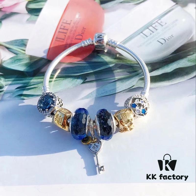 Pandora Pandora Silver Wire Sparkling Blue Key 🔑 New Arrival! Perfectly crafted with boutique materials, one-to-one replication, quality comparable to official store products! Nocturnal silver wire with sparkling blue glass, 14K gold-plated ingot charm, lucky pouch, star and moon ☪️ beads, multicolor key 🔑 pendant, S925 silver with original boutique packaging! 🍃🌺
