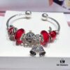 Pandora Pandora Big Red Christmas 🎄 Magic Bell 🔔 New Arrival! Made with counter materials, perfectly crafted one-to-one, quality comparable to counter products. Featuring red faceted glass, sparkling diamond-like devil fruit, fairy tale pumpkin carriage, apple 🍎 fruit, and Christmas magic bell pendants paired with a classic open bangle design. S925 silver comes with official counter packaging! 🍃🌺