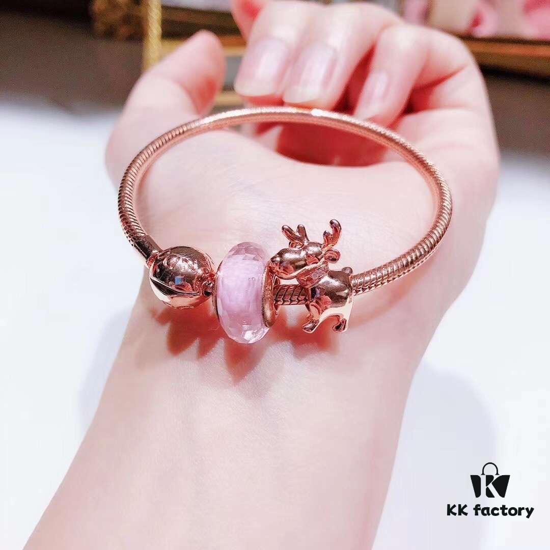 Pandora Rose Mini Reindeer New Arrival! Made with ZP material, perfectly crafted, quality comparable to ZP! Silver wire pink faceting, cute and playful little reindeer 🦌🍃🌺