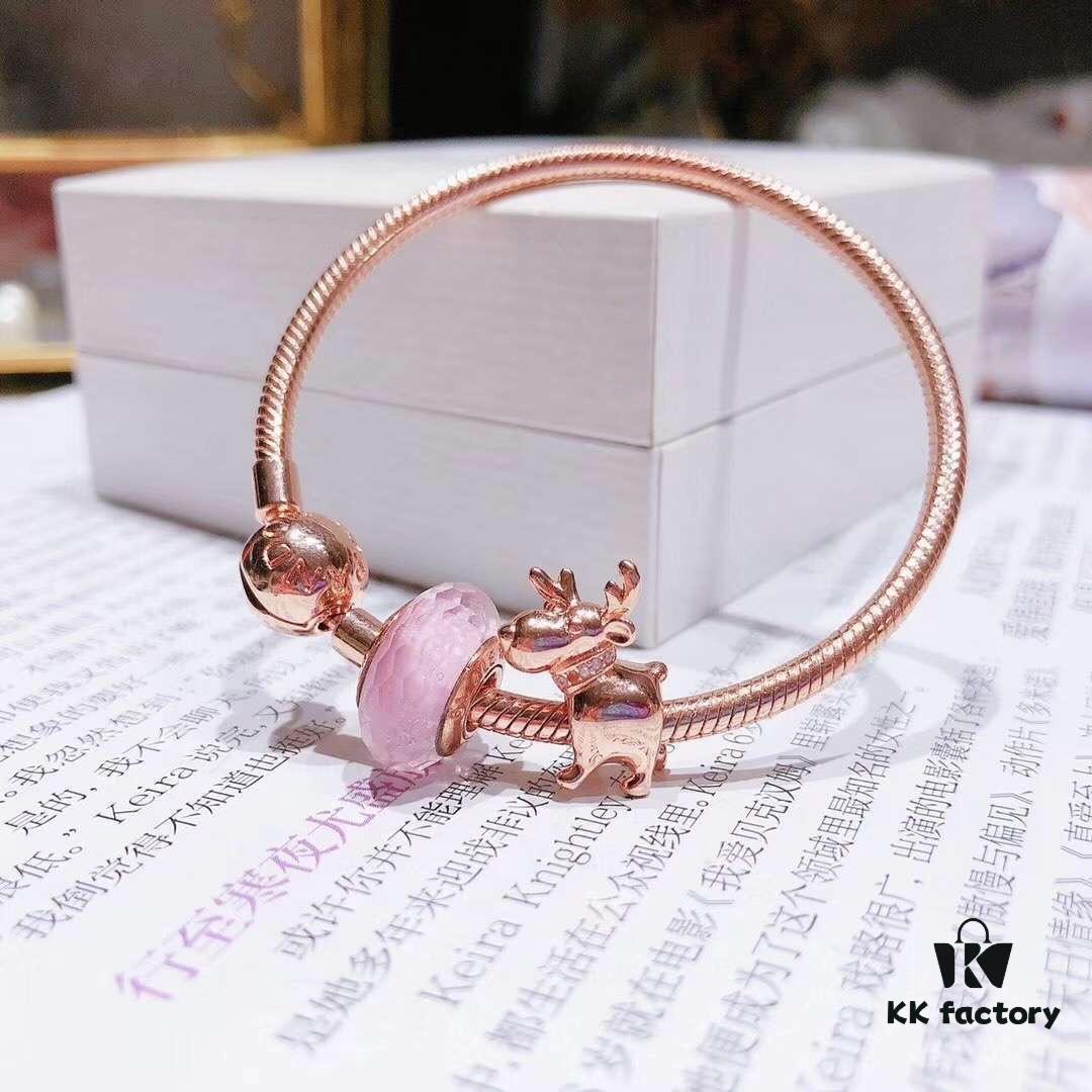 Pandora Rose Mini Reindeer New Arrival! Made with ZP material, perfectly crafted, quality comparable to ZP! Silver wire pink faceting, cute and playful little reindeer 🦌🍃🌺