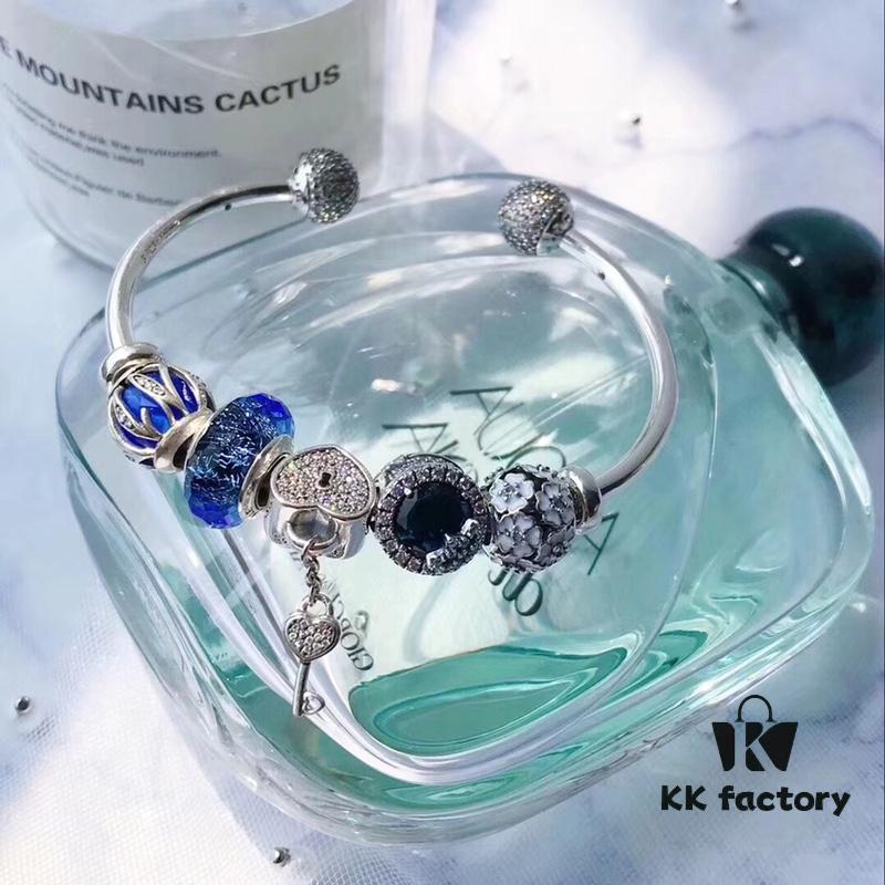 Pandora Pandora Shiny Blue Key 🔑 New Arrival! Imported Thai Shiny Blue Silver Wire Faceted Glass, Sparkling ✨ Snowflake ❄️, Brilliant Blue Luster, Elegant White Cherry Blossom 🌸 Openwork Bead, Sparkling Diamond Key 🔑, Supports Official Counter Cleaning, S925 Silver with Official Packaging! 🍃🌺