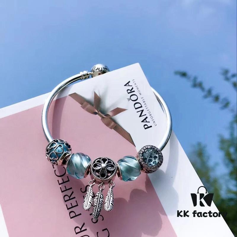 Pandora Pandora Water Blue Spiral Dream Catcher New Arrival! Made with counter materials, perfectly crafted one-to-one, quality comparable to official store products! Water blue spiral glass beads, sparkling water blue cat's eye, water blue entwined love ❤️, paired with a meaningful dream catcher pendant, simple and refreshing, making this autumn anything but dull. S925 silver comes with official packaging! 🍃🌺