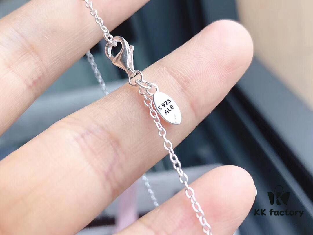 Exclusive 👏 Pandora's Latest 'Red Hot Air Balloon' Necklace Set from Official Website, 925 Silver Hot Air Balloon Charm Adorned with Sweet Pink and White Accents 💕 Symbolizing a Slow-Living Lifestyle and Big, Real Dreams… Exquisitely Enchanting ✨✨