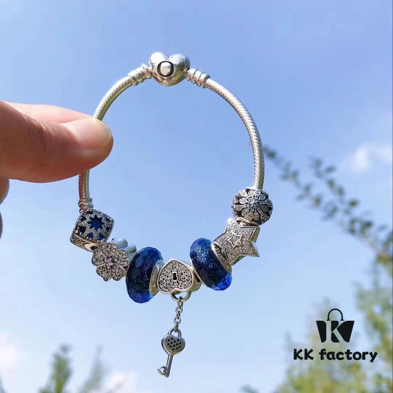 Pandora Pandora Shimmering Blue Heart Key 🔑 New Arrival! Perfectly crafted with counter materials, one-to-one replication, quality comparable to official retail! Featuring shimmering blue faceted glass, sparkling diamond-cut star ⭐️, fully diamond-paved five-petal flower, glacial beauty, blue snowflake ❄️ bead, paired with heart-shaped ❤️ key 🔑 pendant. Made in S925 silver and comes with official retail packaging!