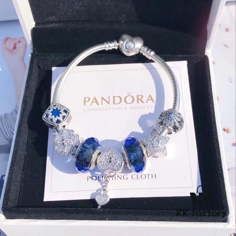 Pandora Pandora Shimmering Blue Heart Key 🔑 New Arrival! Perfectly crafted with counter materials, one-to-one replication, quality comparable to official retail! Featuring shimmering blue faceted glass, sparkling diamond-cut star ⭐️, fully diamond-paved five-petal flower, glacial beauty, blue snowflake ❄️ bead, paired with heart-shaped ❤️ key 🔑 pendant. Made in S925 silver and comes with official retail packaging!