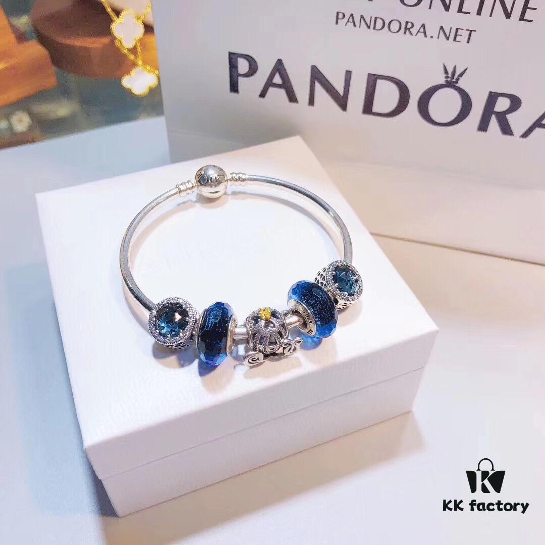 Pandora Pandora Sparkling Blue Pumpkin Carriage New Arrival! Made with counter materials, perfectly crafted one-to-one, quality comparable to official counter! Sparkling blue faceted glass, sparkling diamond black cat's eye, 🎃 pumpkin carriage. Comes with original counter packaging! 🍃🌺