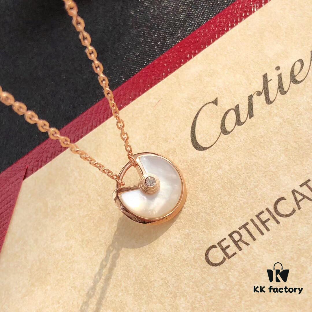 Authentic Mold, 1:1 Replica Cartier Amulet, Vacuum Plated 18K Real Gold, Triple Micro-Plating Resistant to Fading, Hypoallergenic! Chain Length 45cm, Featuring Natural Red Carnelian, White Mother-of-Pearl, and Swarovski Crystals! This Summer's Most Elegant and Affordable Accessory!