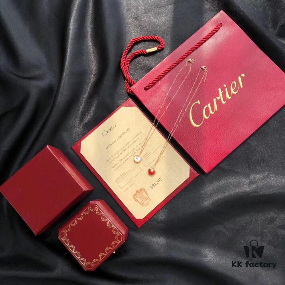 Authentic Mold, 1:1 Replica Cartier Amulet, Vacuum Plated 18K Real Gold, Triple Micro-Plating Resistant to Fading, Hypoallergenic! Chain Length 45cm, Featuring Natural Red Carnelian, White Mother-of-Pearl, and Swarovski Crystals! This Summer's Most Elegant and Affordable Accessory!