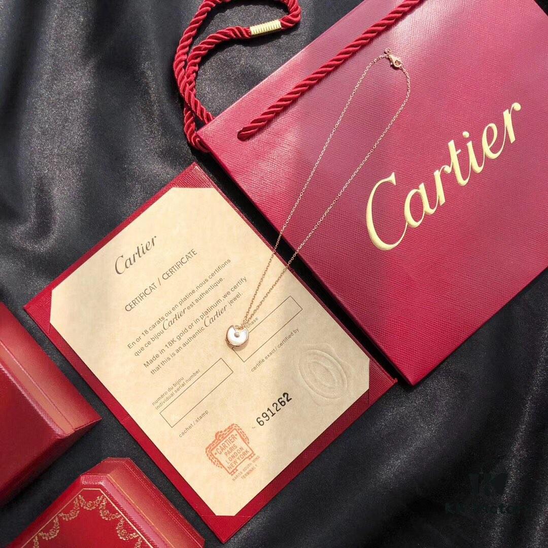 Authentic Mold, 1:1 Replica Cartier Amulet, Vacuum Plated 18K Real Gold, Triple Micro-Plating Resistant to Fading, Hypoallergenic! Chain Length 45cm, Featuring Natural Red Carnelian, White Mother-of-Pearl, and Swarovski Crystals! This Summer's Most Elegant and Affordable Accessory!
