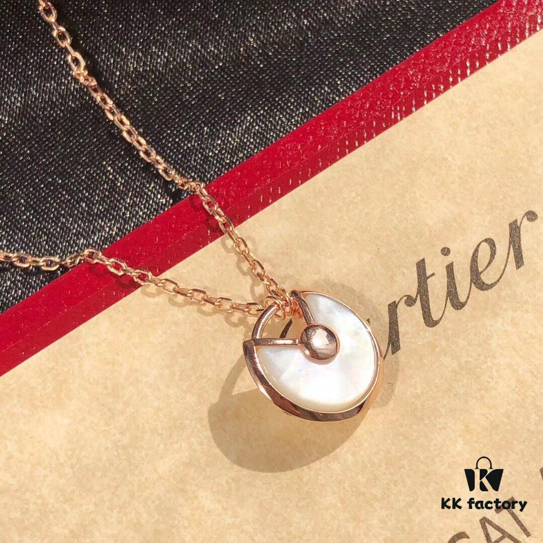 Authentic Mold, 1:1 Replica Cartier Amulet, Vacuum Plated 18K Real Gold, Triple Micro-Plating Resistant to Fading, Hypoallergenic! Chain Length 45cm, Featuring Natural Red Carnelian, White Mother-of-Pearl, and Swarovski Crystals! This Summer's Most Elegant and Affordable Accessory!