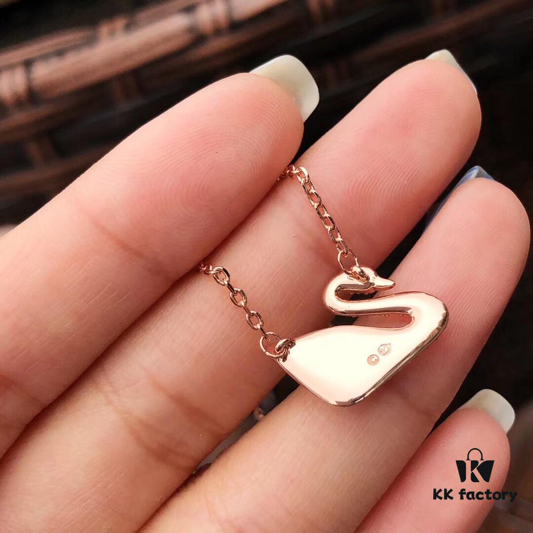 Swarovski SWAN Classic Rose Gold-Tone Swan Pendant Necklace with Crystal Detail, Elegant Adjustable Chain for Women