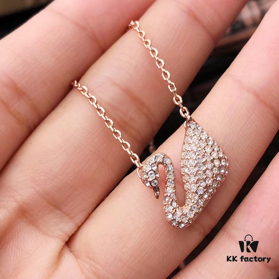 Swarovski SWAN Classic Rose Gold-Tone Swan Pendant Necklace with Crystal Detail, Elegant Adjustable Chain for Women
