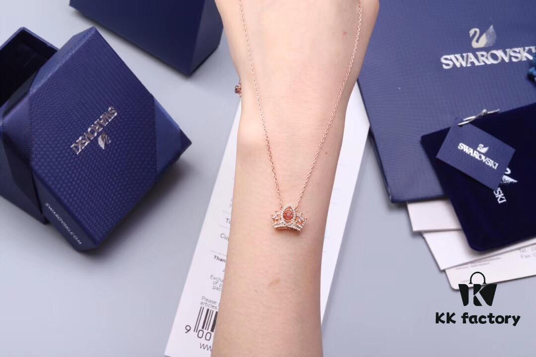 New Arrival 💥 Bee a Queen Pendant Necklace – A Dazzling Valentine's Gift Celebrating Self-Empowerment and Elegance