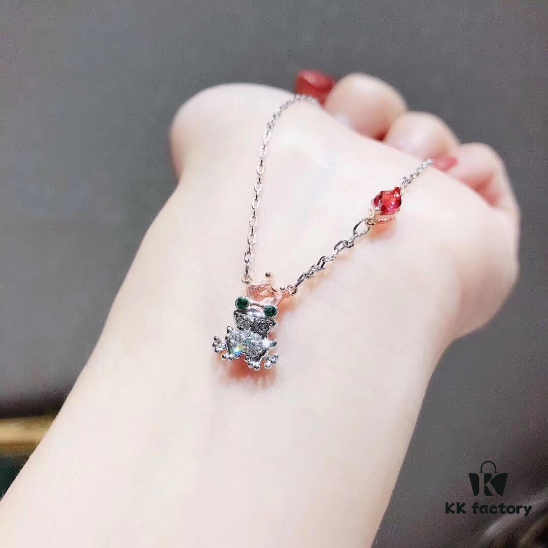 Swarovski Frog Prince Sparkling Necklace, New Cute Frog Pendant Necklace, Playful and Charming, Original Gold-Plated Material with Authentic Logo Engraving