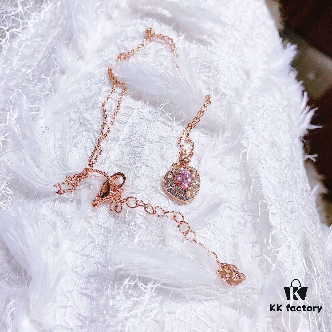 Valentine's Day 🎁 New Arrival Swarovski ONE Playful Heart 'Romantic Love' Elegant Necklace, Imported Sparkling Rhinestones Surrounding Pink Heart 💖, Original Gold-Tone Plated Material, Authentic Logo, Genuine Clasp – A Romantic Pink Heart 💖 Expresses Your Love..0855080
