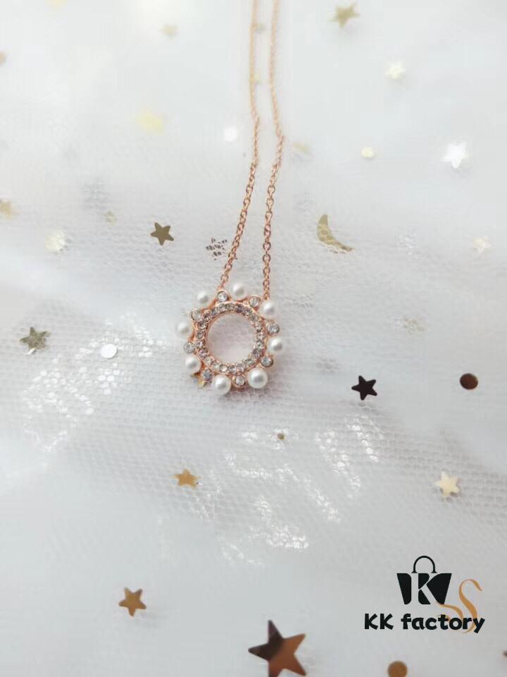 Swarovski MAJOR Elegant Lustrous Pearl Necklace with Shiny Round Crystal Design, Delicate Mother-of-Pearl Accents, Imported Gold-Plated Material, Authentic Logo Engraving