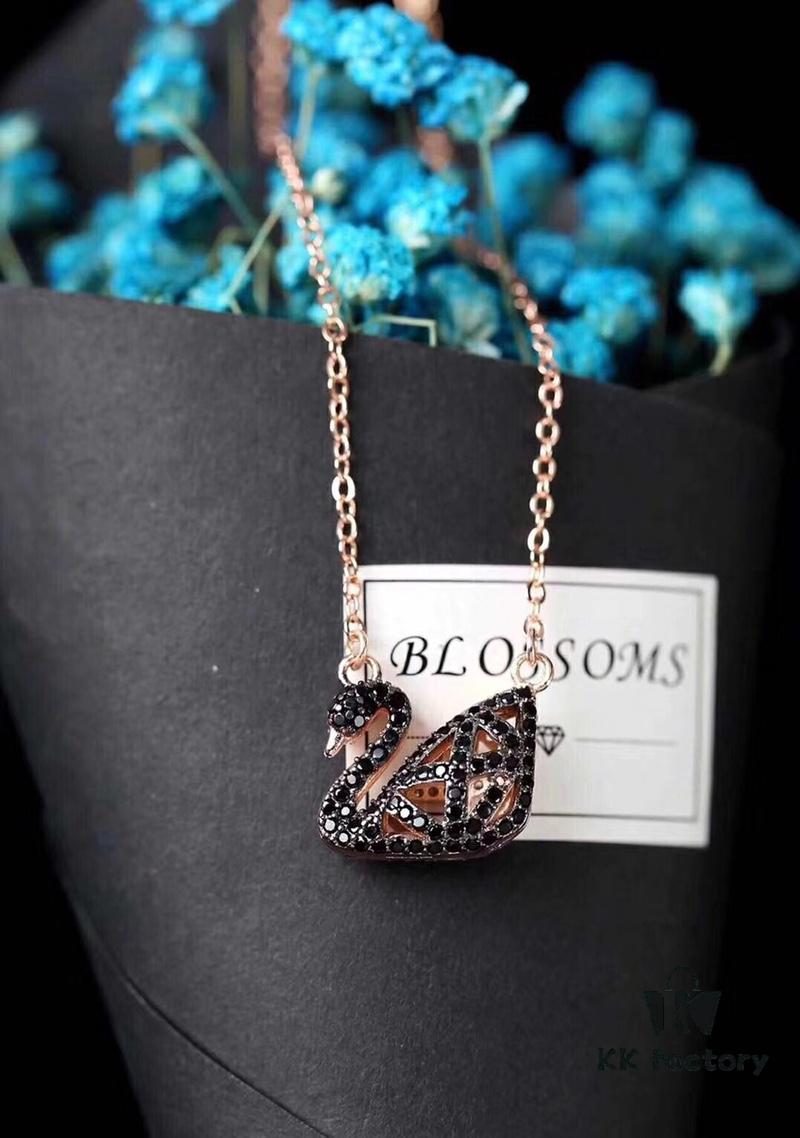 Counter Quality! New Swarovski Fashion Hollow Black Swan Necklace for Women
