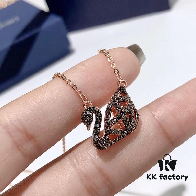 Counter Quality! New Swarovski Fashion Hollow Black Swan Necklace for Women