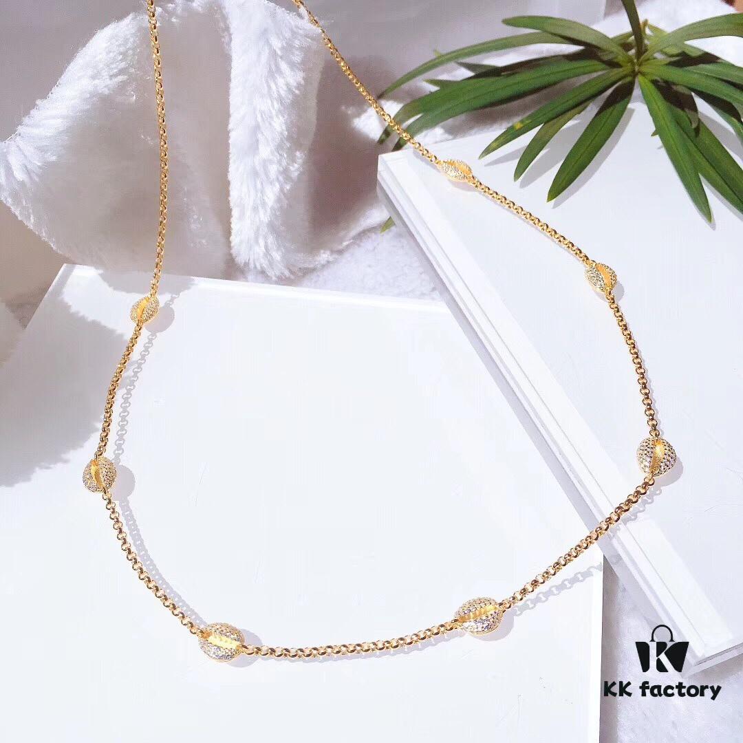 APM Monaco Little Shell Necklace for Women, Colored Gold Plated Collarbone Chain, Summer New Arrival Pendant Jewelry, Retro Neck Chain, Silver Accessories, Counter Version