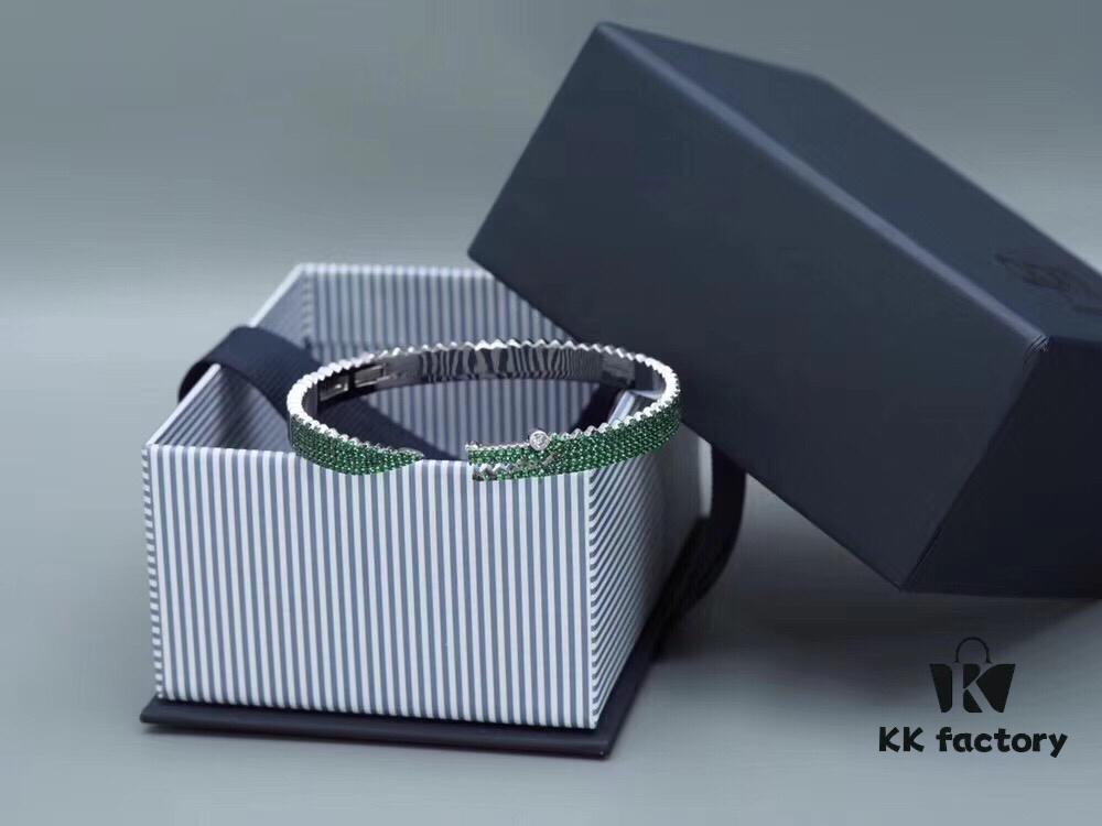 APM Monaco JANVIER Collection Silver Plated Mint Green Crystal Crocodile Cute Open Bangle Bracelet for Women