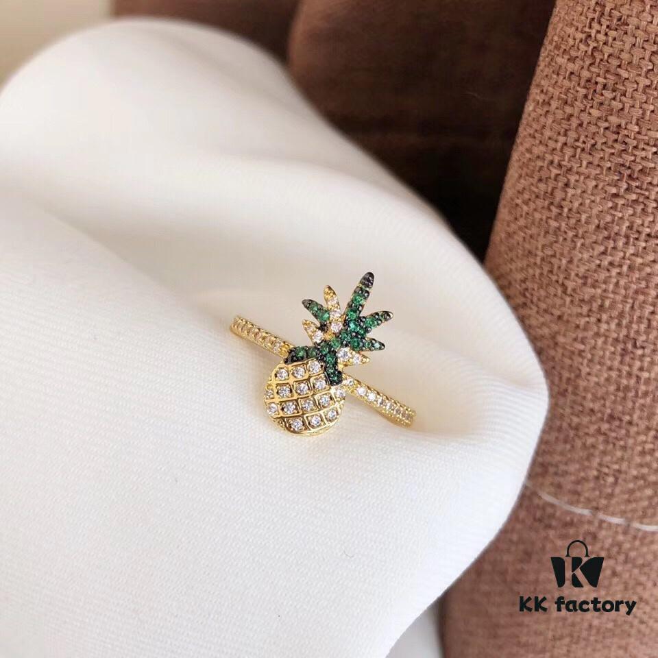 APM Monaco Pineapple Ring! Sparkling colorful crystals paired with various summer-inspired fruits and elements, creating a playful melody that adds a refreshing touch to your summer