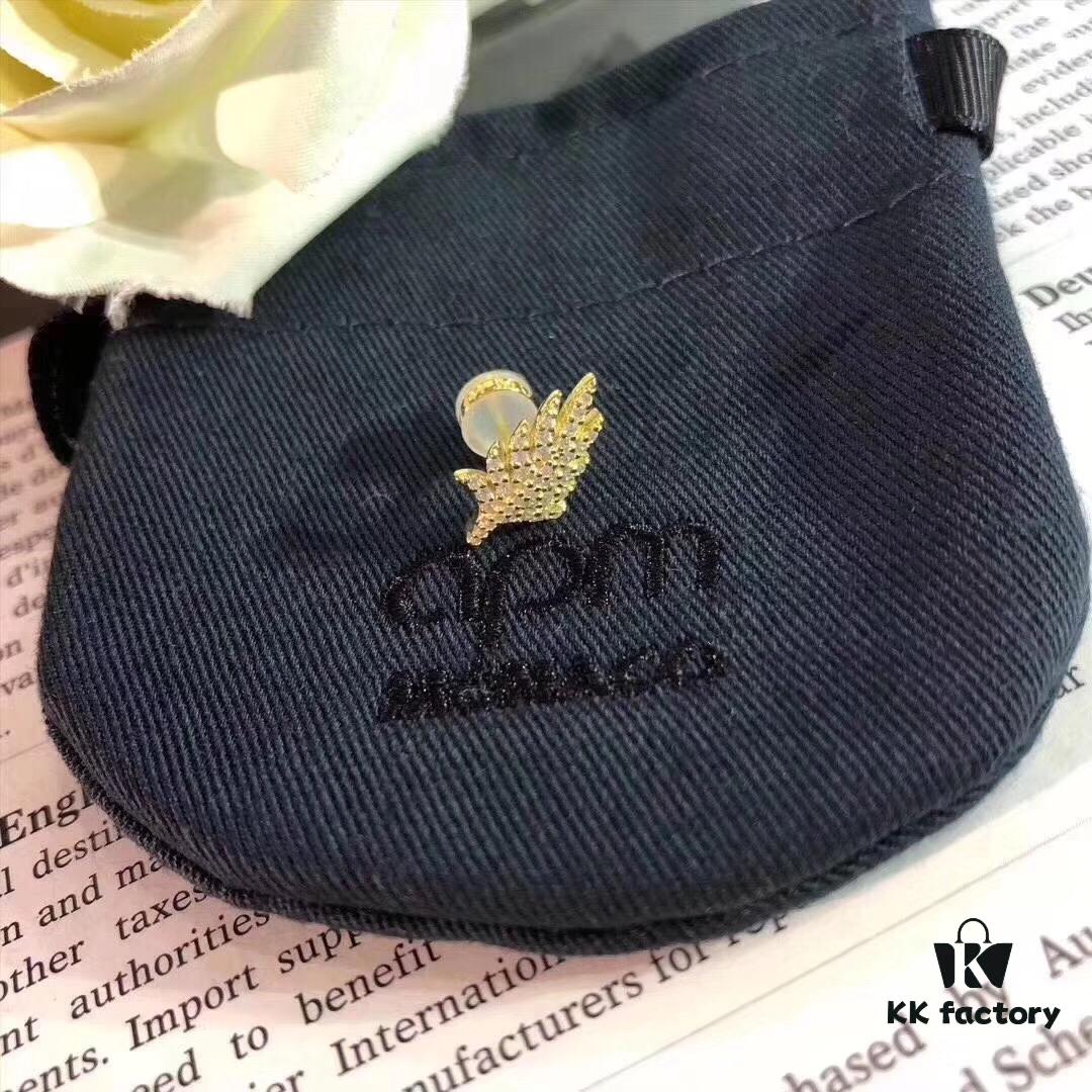 APM Monaco Single Gold-Tone Silver Crystal-Encrusted Feather Earring, Long Tassel Design with Moving Feathers That Sway in the Wind, Ear Stud Can Be Worn Separately – Showcase Video Available