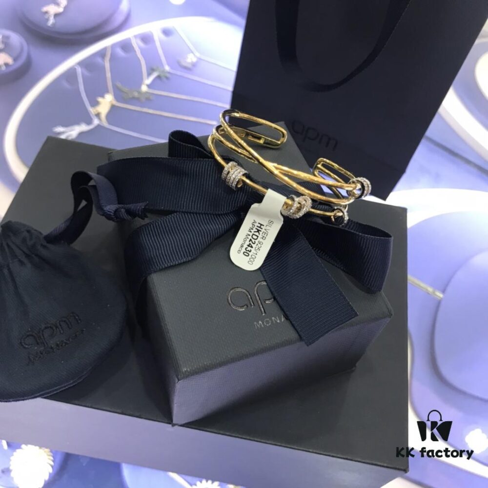 A Family Tangyun Circle Bracelet for Women, Fashionable and Unique Geometric Crossed Line Bangle Inspired by Dilraba