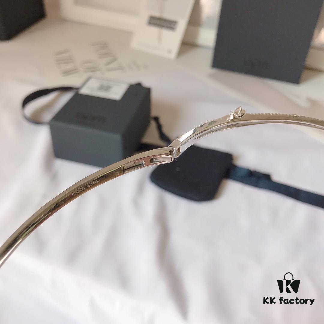 Original New Release 💗 APM Monaco Six-Pointed Star Meteor Classic Choker, Stylish and Versatile Fashion Statement Piece