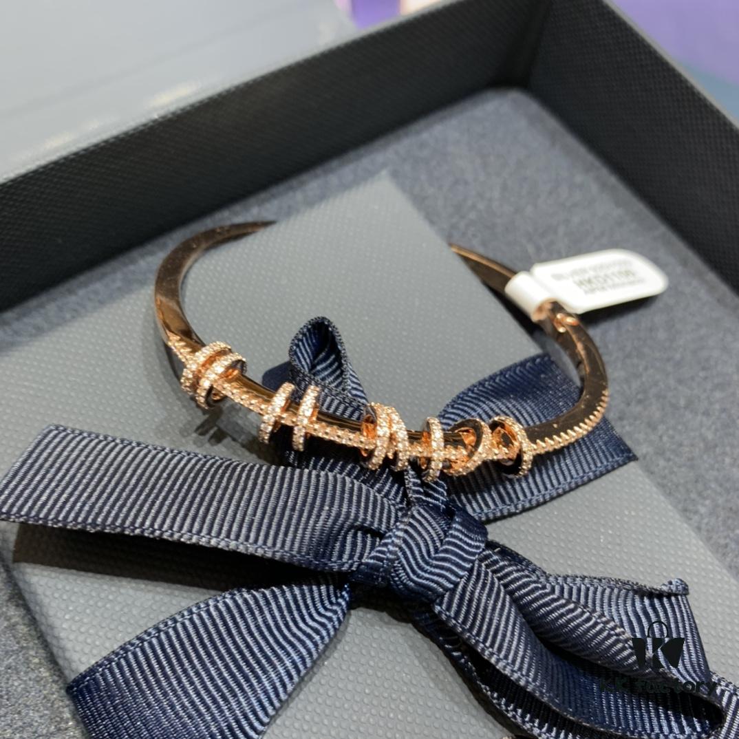 New Arrival 💕 A Monaco Single-Line Bracelet with Good Luck Charm, Elegant and Luxurious Fashion Design