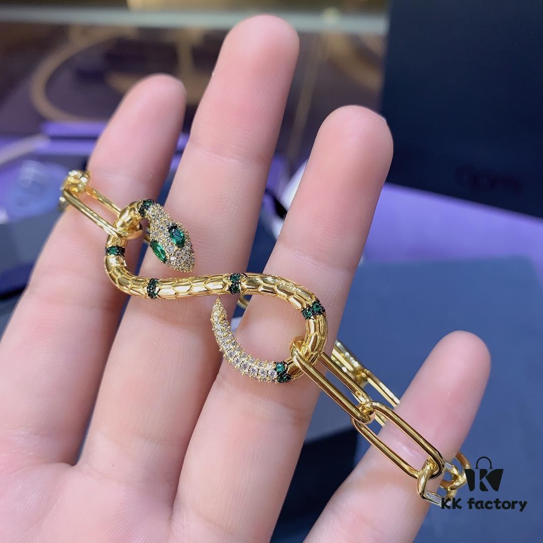 A Family Monaco New Arrival Exotic Snake Guardian Bracelet for Women, Retro Original Buckle Snake-Shaped Hand Jewelry