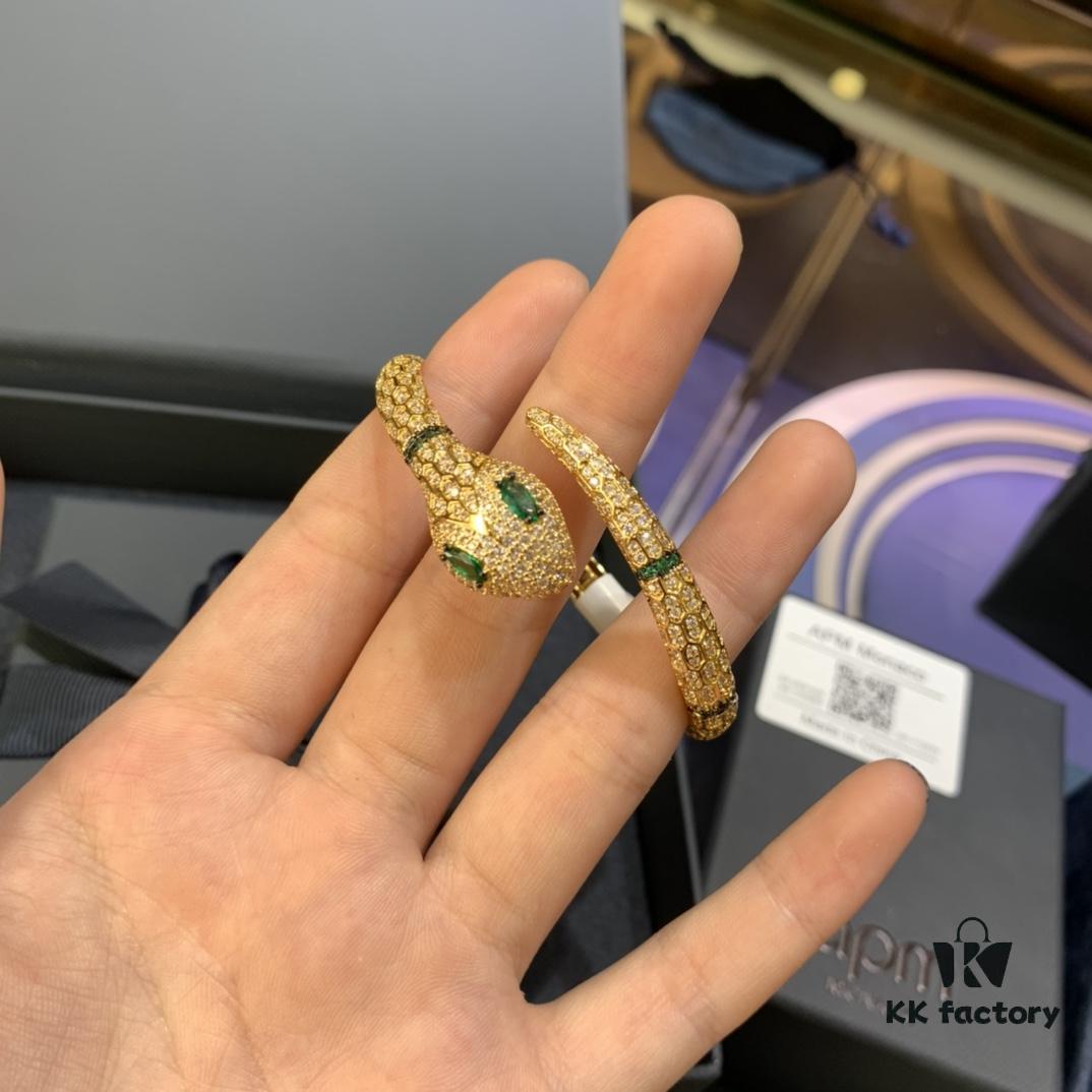 A Family Monaco New Arrival Guardian Spirit Snake Open Silver Bracelet for Women, Unique Design Personalized Snake-Shaped Hand Jewelry