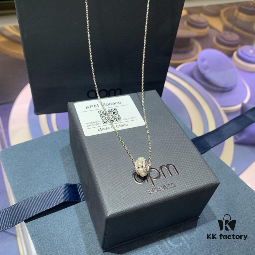 A Maison Monaco New Arrival Waist-Cinching Pearl Necklace, Light Retro French Collarbone Chain, Elegant 520 Gift