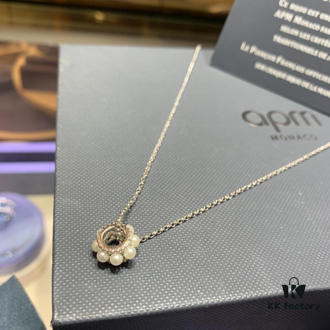 A Maison Monaco New Arrival Waist-Cinching Pearl Necklace, Light Retro French Collarbone Chain, Elegant 520 Gift