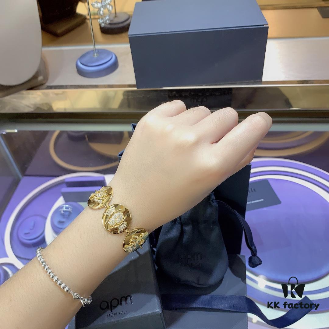 A Monaco New Arrival Shiny Round Pendant Bracelet - Ultra Fashionable