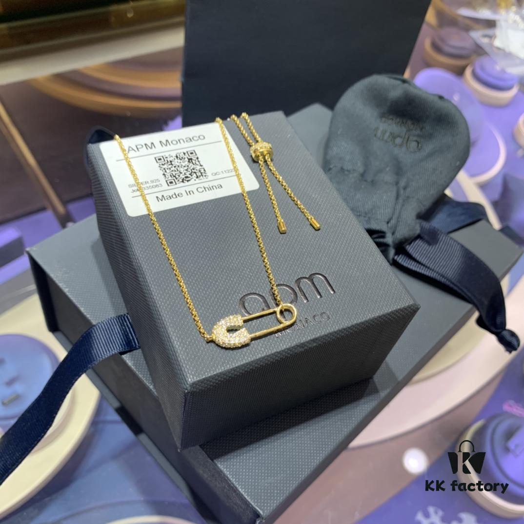 A Family MONACO Gold Pin Necklace, Simple, Fashionable and Elegant