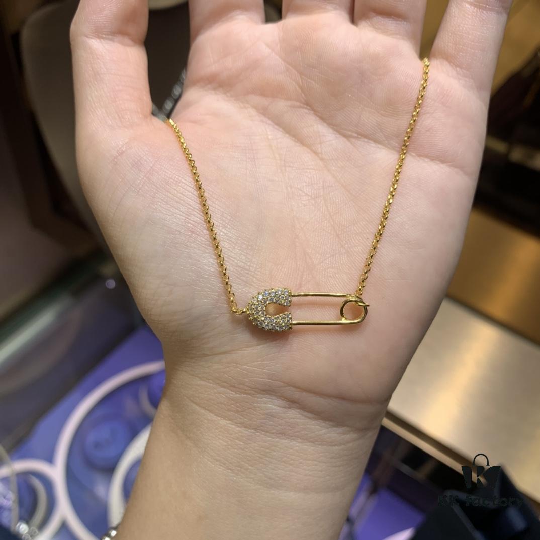 A Family MONACO Gold Pin Necklace, Simple, Fashionable and Elegant
