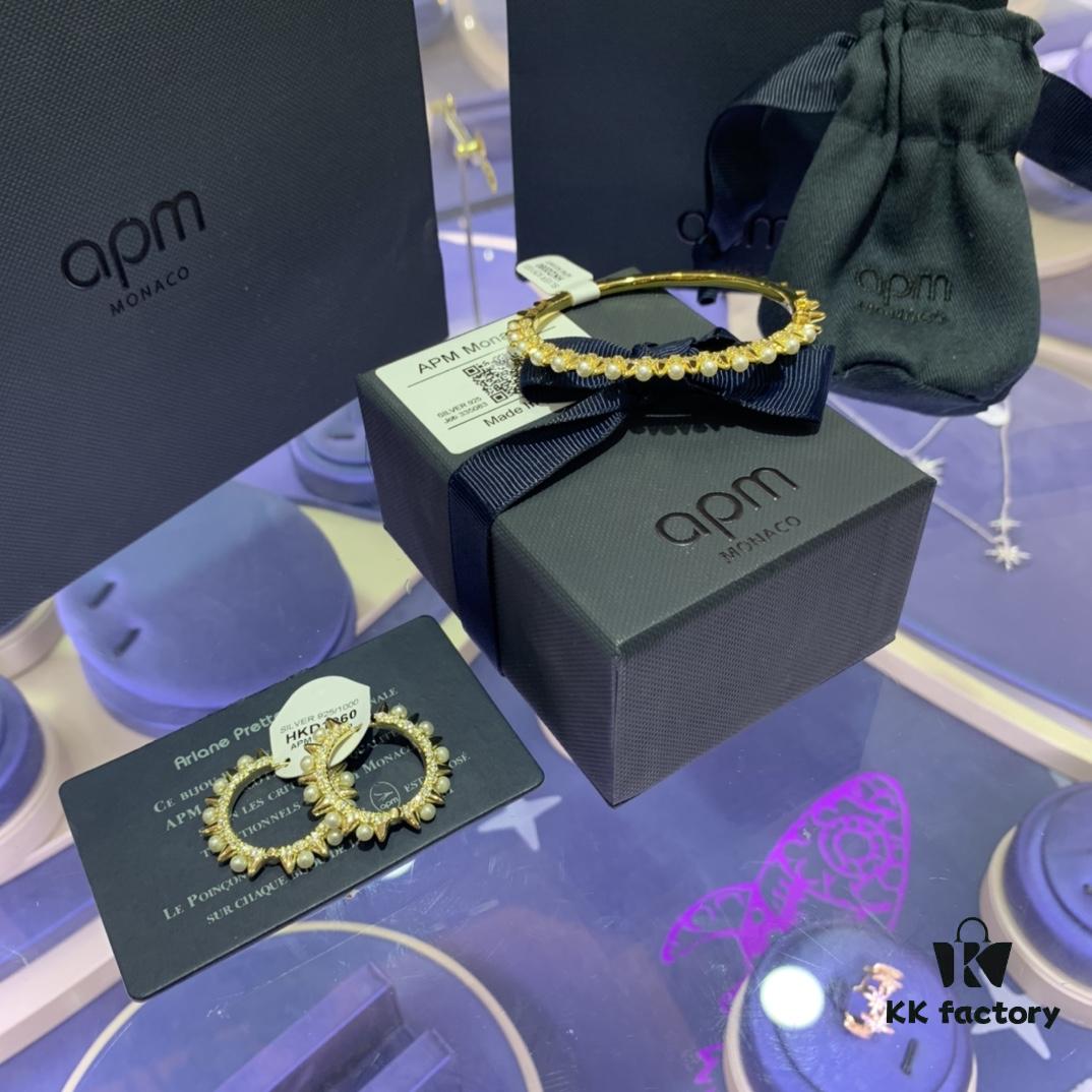 A Family Monaco Rivet Pearl Bracelet and Earrings Set