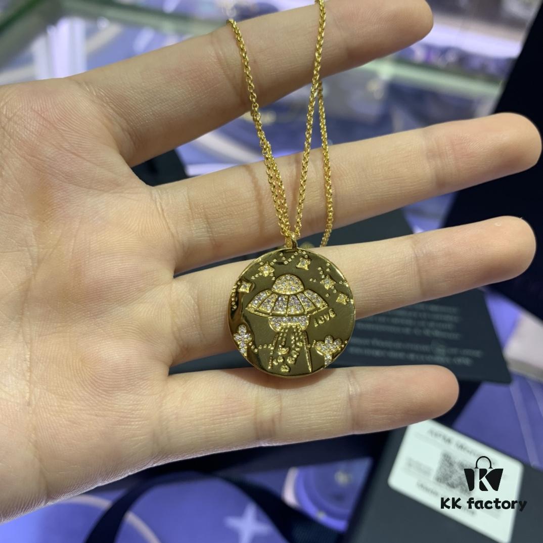 A Family Monaco Round Pendant Necklace