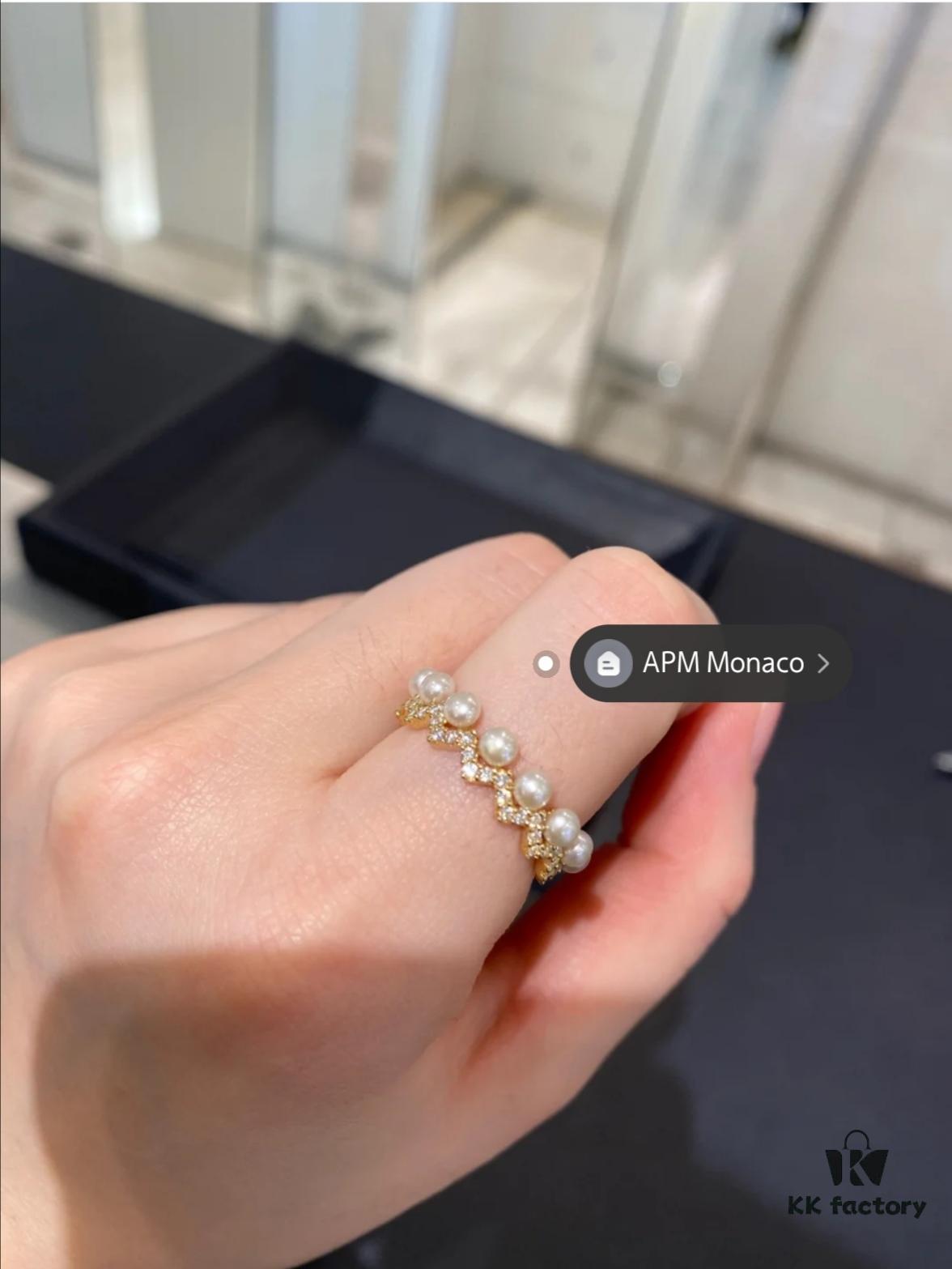 A Family Gold Pearl Wave Ring